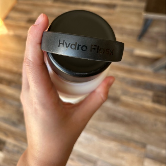 NEW, UNUSED White Hydro Flask 32oz Classic Wide-Mouth Water Bottle - Picture 7 of 8